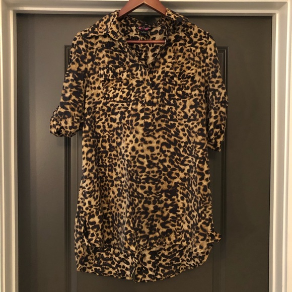 Body Central Tops - 🌺 Body Central Women’s Shirt Size S Cheetah